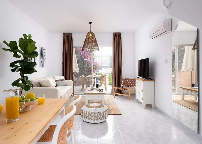 Nephele-stylish 2bd Townhouse In Kato