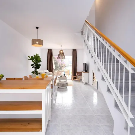 Holiday home Nephele-stylish 2bd Townhouse In Kato