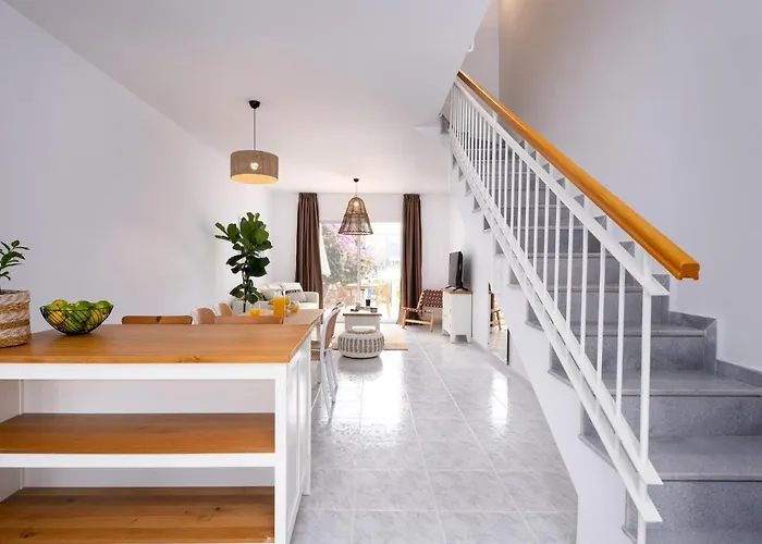 Semesterbostad Nephele-stylish 2bd Townhouse In Kato