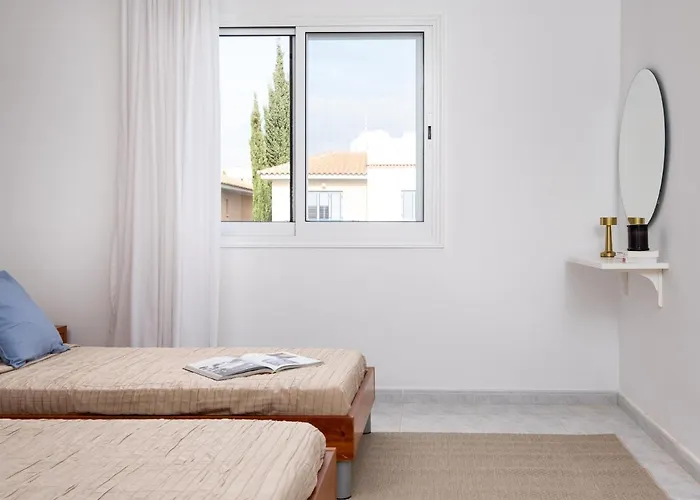 Nephele-stylish 2bd Townhouse In Kato Semesterbostad Paphos